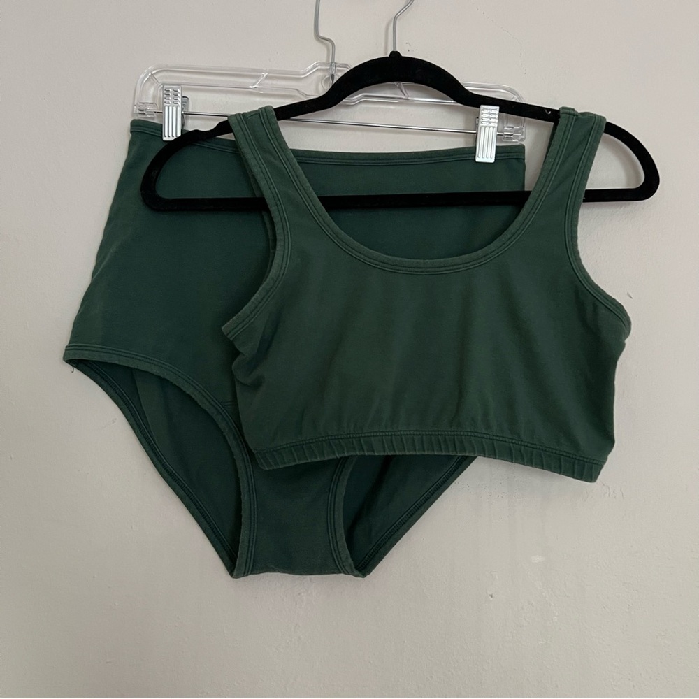 ARQ 2 piece set of fern green bra and undies